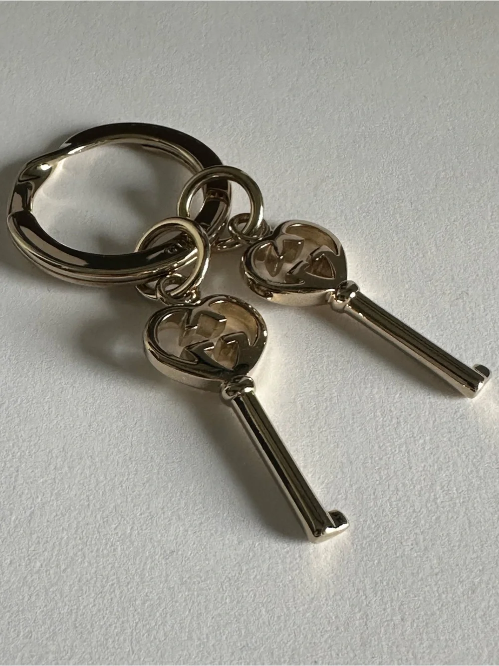 Gucci Interlocking GG Double Heart Key Ring Bag Charm Gold Tone with Box
